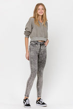 Load image into Gallery viewer, Haylie Grey Washed Jeans