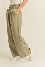 Load image into Gallery viewer, Gabby Linen Trousers
