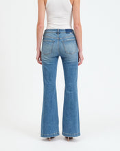 Load image into Gallery viewer, The Heart Breaker Jeans
