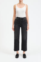 Load image into Gallery viewer, Pleaser Twilight Crop Jeans
