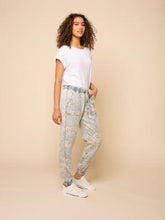 Load image into Gallery viewer, Serena Floral Joggers
