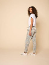 Load image into Gallery viewer, Serena Floral Joggers
